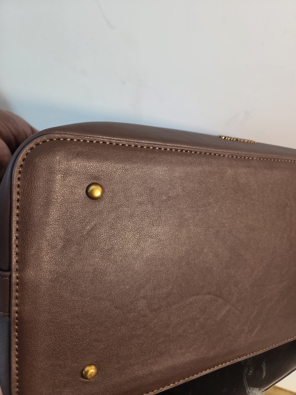 Steve Madden Classic Brown Leather Satchel Handbag with Gold Hardware - Picture 4 of 4